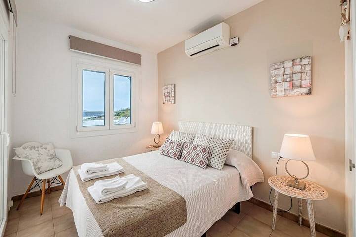 Villa Pilar - direkt am Meer, Pool, Klimaanlage in Arenal d'en Castell, Es Mercadal