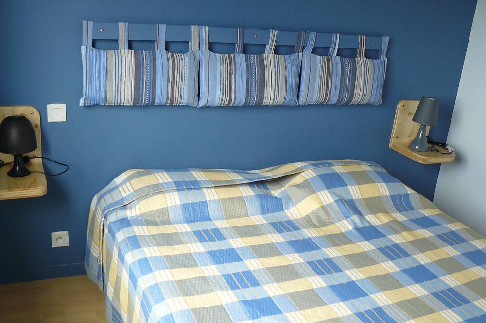 Fully equipped cottage - for 20 people - in Mont-Saint-Michel bay in Saint-Martin-des-Champs (Avranches), Mont-Saint-Michel Bay