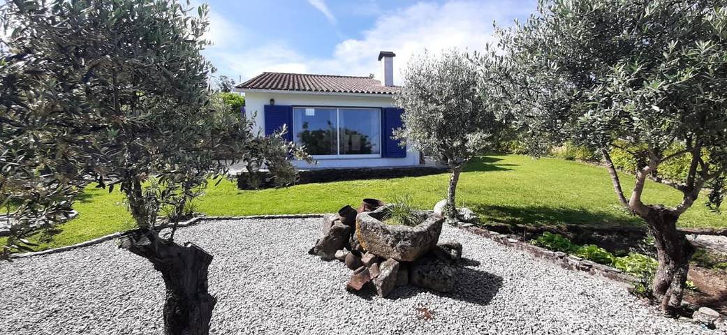 Ferienhaus für 4 Personen, mit Pool und Ausblick sowie Garten