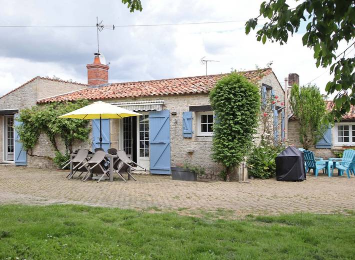 Gîte pour 4 personnes, avec piscine ainsi que jardin et terrasse - 1