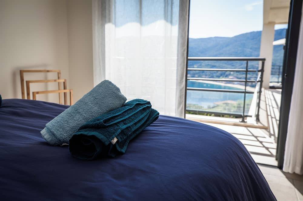 5-star architect-designed villa *****, swimming pool, walking distance to beach in Campomoro, Belvédère-Campomoro