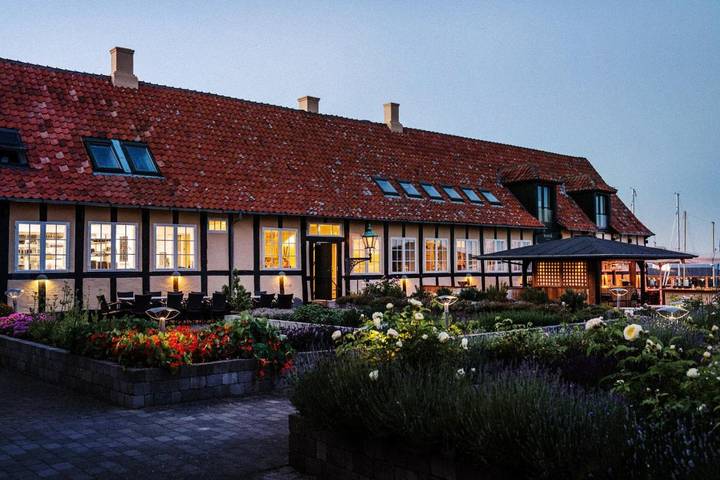 Hotel für 3 Personen, mit Terrasse und Garten sowie Sauna und Ausblick in Svaneke