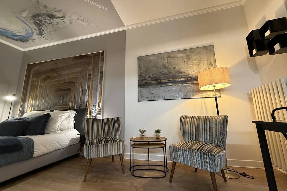 Geheel appartement, Studio Retro Design-Studio-Designer-Ensuite with Shower in Épernay, Marne