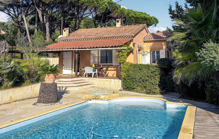 Location de vacances pour 5 personnes, avec terrasse ainsi que piscine et jardin à La Croix-Valmer - 2