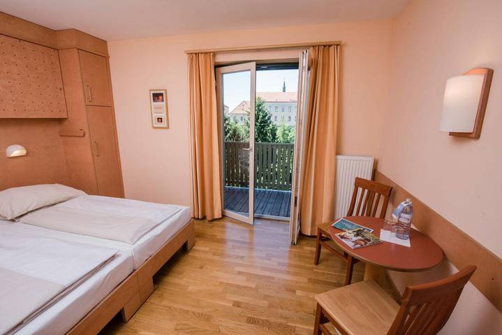 Doppelzimmer mit Dusche, Wc in Fürstenfeld, Steirerland
