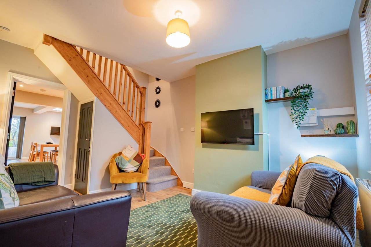 2 Bedroom Stylish Home In Central Worcester in Worcester, Worcestershire