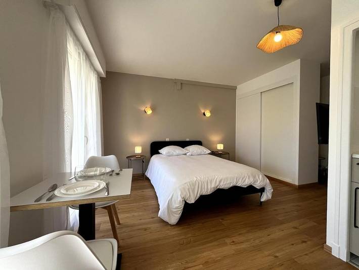 Gîte pour 2 personnes, avec terrasse dans Lac d'Uby