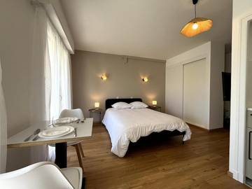 Gîte pour 2 personnes, avec terrasse dans Lac d'Uby