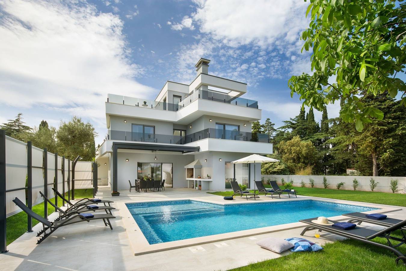 Luxusvilla Kriya Medulin mit Pool, Sauna und Fitnessstudio in Istrien in Premantura, Südküste Istrien