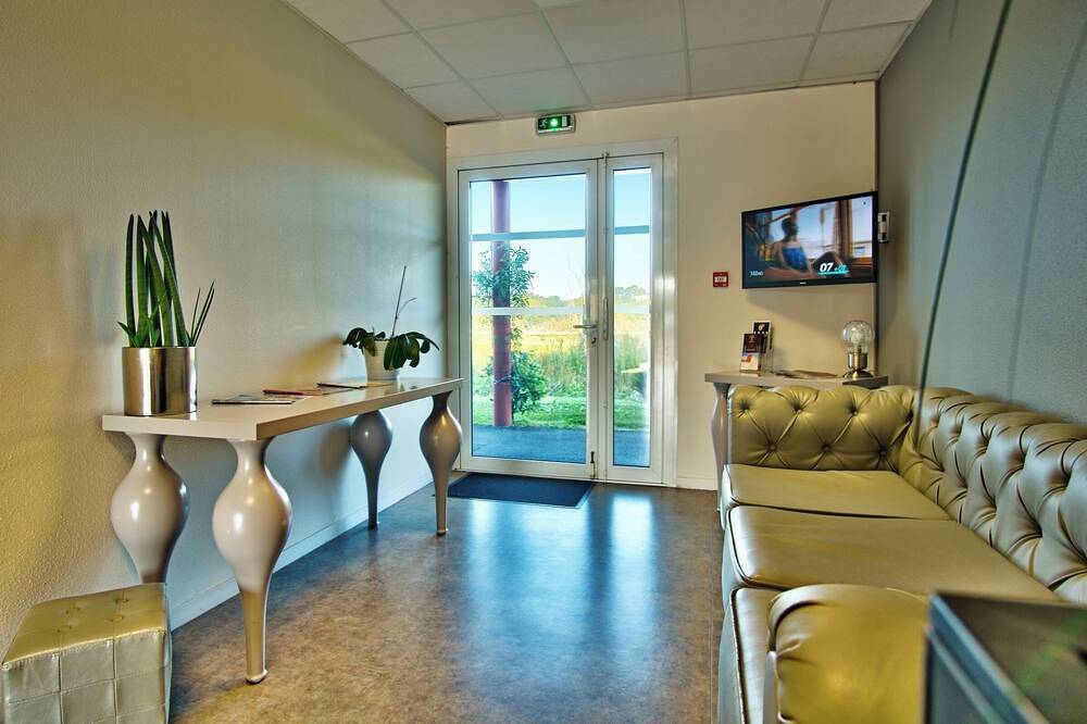 A short drive away from Jardin Botanique! Pets Are Welcome! Free Parking! in Mouguerre, Bayonne region
