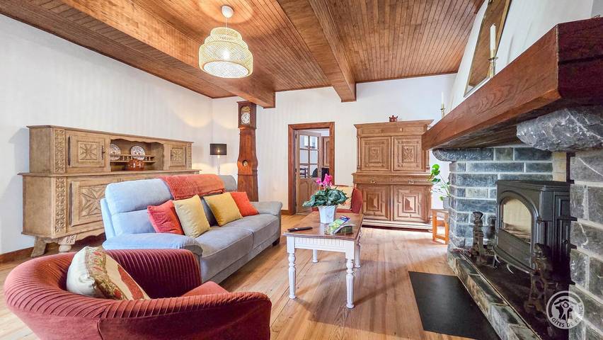 Gîte pour 6 personnes, avec jardin à Hèches