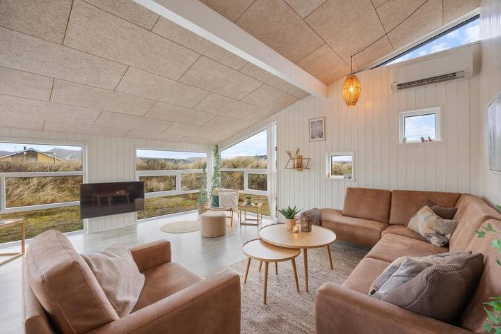 Beach-close holiday home with outdoor hot tub and sauna in Hvide Sande, Holmsland Klit