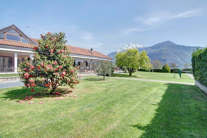 Entire apartment, Casa Vacanze Vigna del Lago Apartment with Lake View, Pool, and Wi-Fi in Dongo, Lake Como