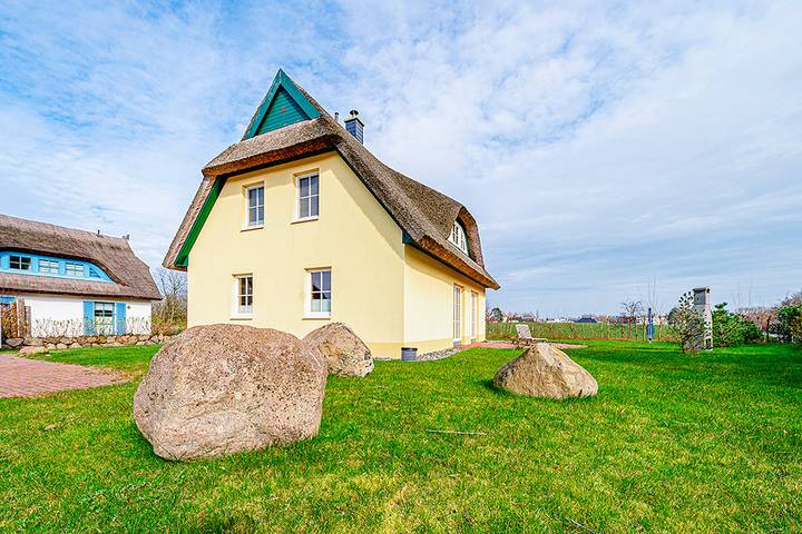 Ferienhaus für 6 Personen, mit Terrasse und Garten sowie Sauna in Glowe - 2