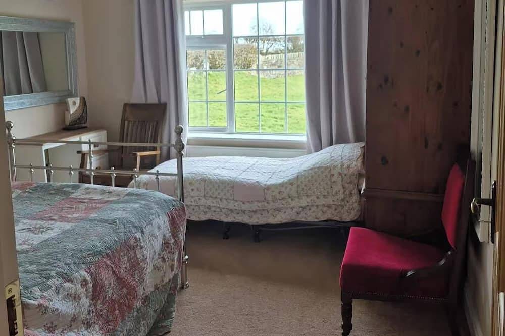 Nora's Cottage Mullagh, Kells - Sleeps 5 in County Cavan