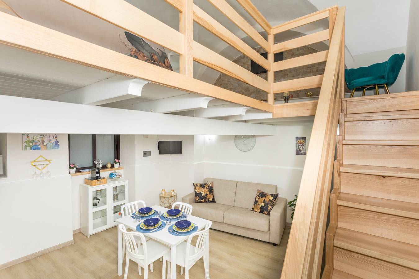 Entire apartment, Ariel House Apartment with Private Patio in Central Catania in Catania, Catania Province