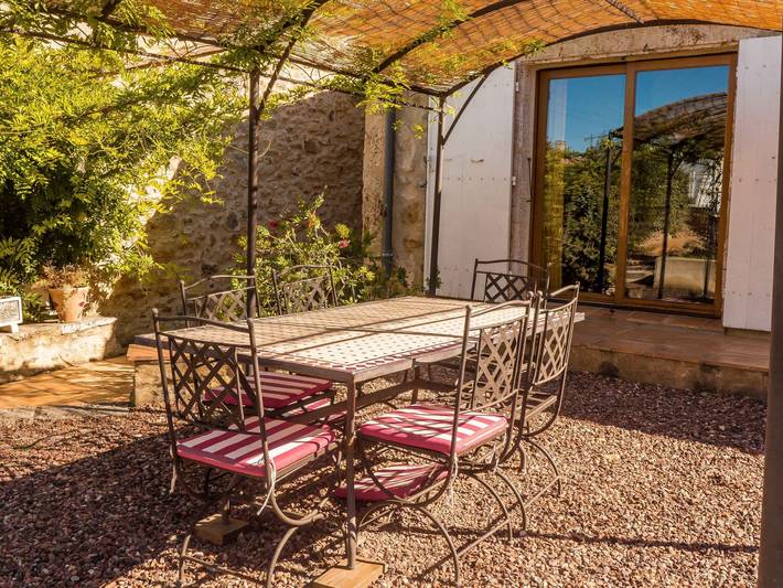 Location de vacances pour 6 personnes, avec jardin ainsi que piscine et terrasse à Fraissé-des-Corbières - 3