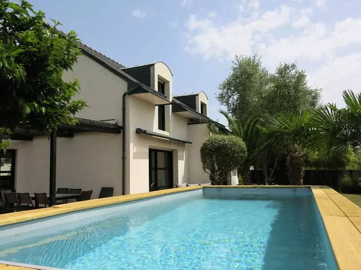 Maison de vacances pour 8 personnes, avec terrasse et piscine à Theix