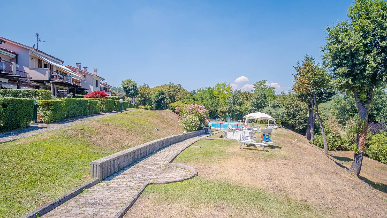 Ganze Wohnung, Ferienwohnung für 5 Personen mit Garten in Padenghe sul Garda, Gardasee-Berge