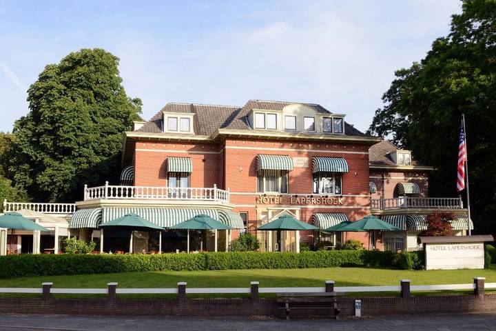 Hotel voor 2 personen, with Terras and Tuin as well as Uitzicht in Hilversum