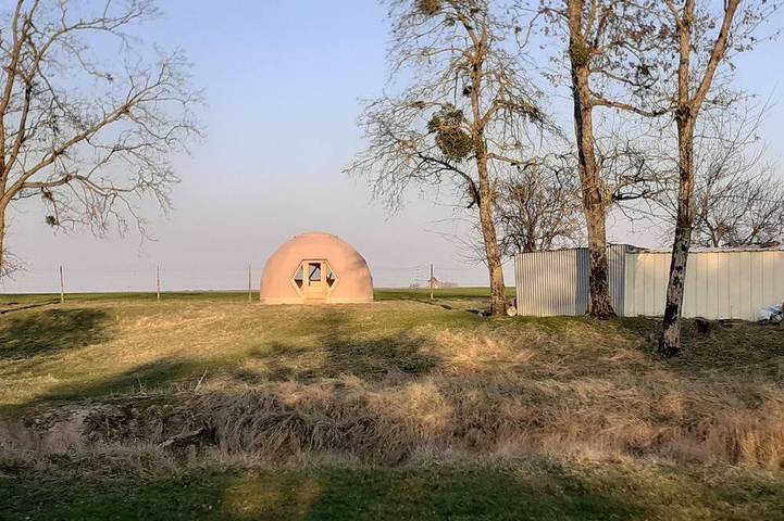 Gîte pour 4 personnes, avec piscine et jardin à Oucques