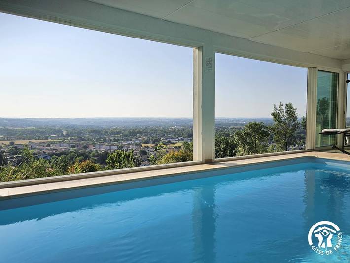 Gîte pour 7 personnes, avec piscine et terrasse
