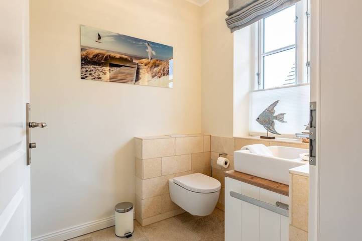 Hochwertig ausgestattete Doppelhaushälfte mit Sauna, Kamin, Garten und Strandkor in Midlum, Föhr