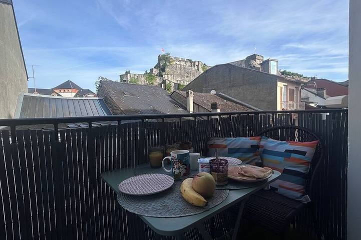 Gîte pour 8 personnes, avec Balcon et Jacuzzi ainsi que Piscine et Sauna dans Les Halles (Lourdes)