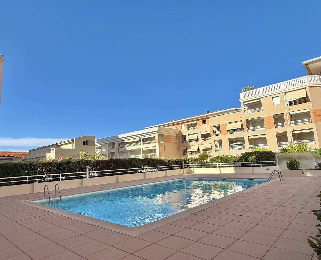 Apartamento vacacional entero, Golfe Juan - 4 People - Swimming Pool - Wifi in Golfe-Juan, Vallauris