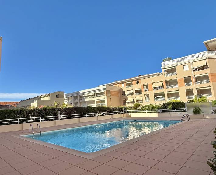 Gîte pour 4 personnes, avec terrasse, adapté aux familles dans Golfe-Juan - 3