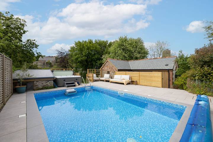 Cottage for 2 people, with pool and garden as well as hot tub in Georgeham