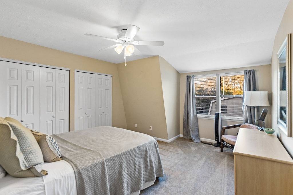 0.2 Miles to Downtown Auburn! Pet friendly Au Townhome Sleeps 10! in Auburn (AL), Alabama