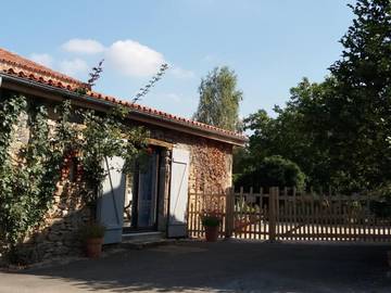 Cottage pour 4 personnes, avec vue et jardin ainsi que piscine et terrasse à Bressuire
