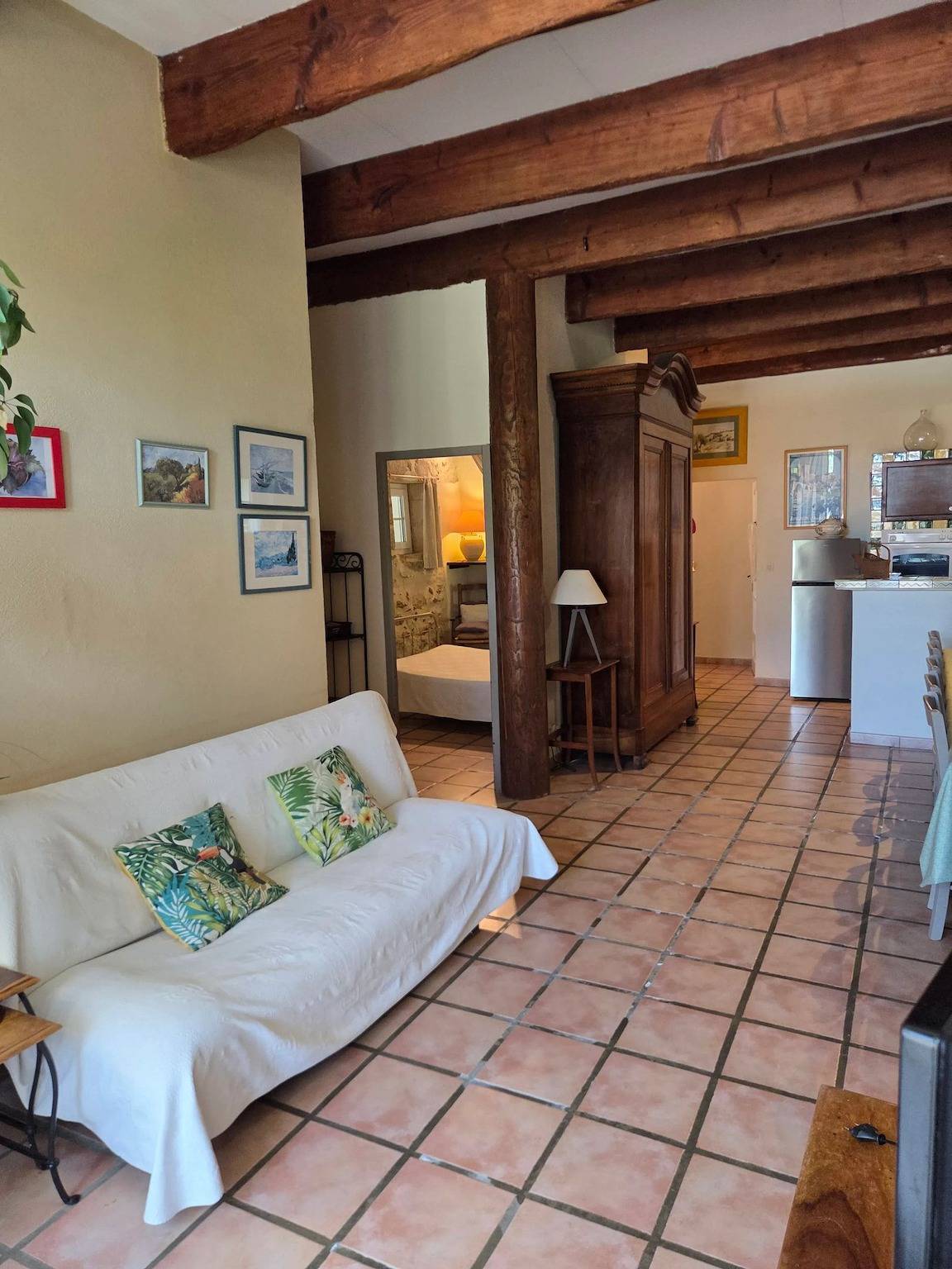 Appartement entier, Appartement lumineux à Arles avec piscine partagée in Albaron, Arles