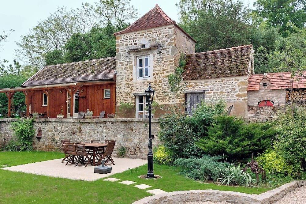 Ganze Wohnung, Moulin Fouché | Der Taubenturm | Ferienhaus mit großer Terrasse neben einem See in Beaune und Umgebung