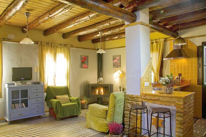 Casa rural para 6 personas, con Terraza y Jardín además de Piscina y Vistas en Castaño del Robledo