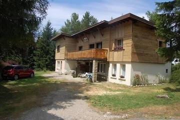Chalet pour 4 personnes, avec jardin, animaux acceptés à Les Rousses
