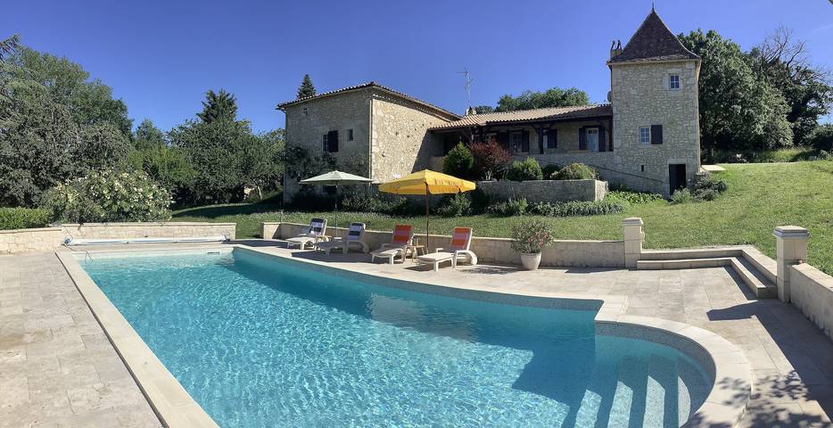 Gîte pour 2 personnes, avec piscine, animaux acceptés à Ribagnac