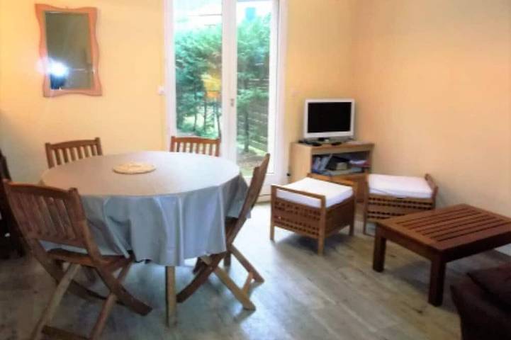 Gîte pour 4 personnes, avec terrasse et jardin