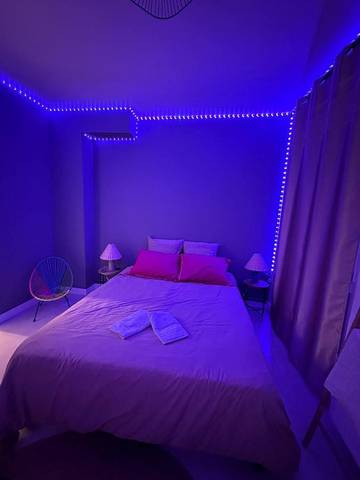 Gîte pour 2 personnes, avec jardin et vue dans Persan