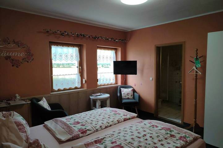 Ferienhaus/Pension in ruhiger Lage auf dem Lande. Viel Platz für Familien in Niederau (Sachsen), Meißen Region