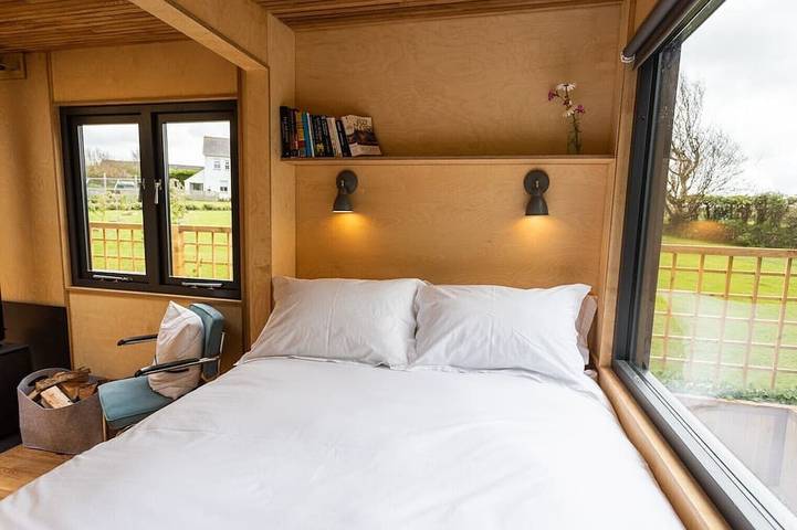 Light-Filled Shepherd’s Hut and Hidden Garden in Pembrokeshire