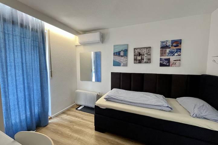Ganze Wohnung, Apartment 2 Einzelbetten(90cm)+Schlafcouch (180cm) in Forchheim (Baden-Württemberg), Rheinstetten