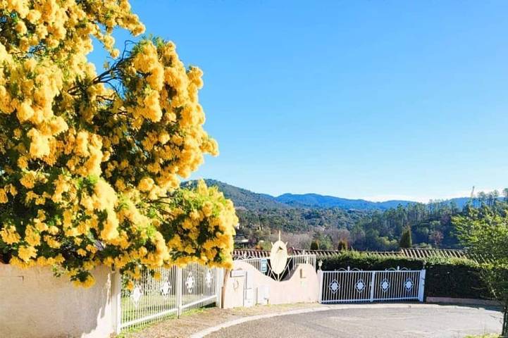 Villa pour 4 personnes, avec jardin ainsi que piscine et terrasse