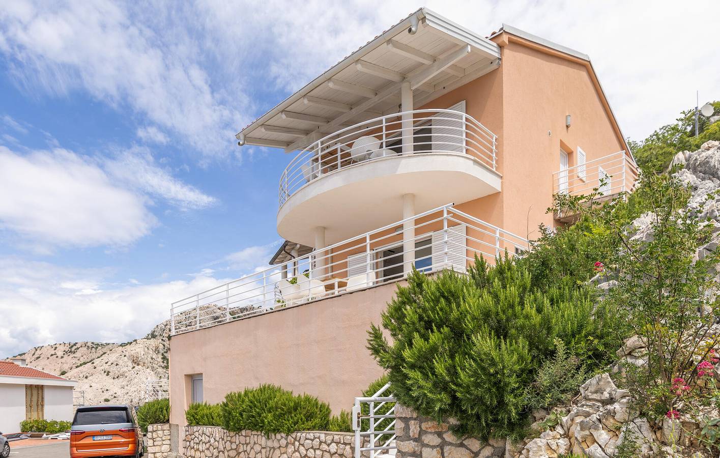 Ganze Ferienwohnung, Gemütliche 120 m² große Wohnung mit Meerblick, WLAN und Parkplatz, 300 m vom Strand entfernt in Jablanac, Naturpark Velebit