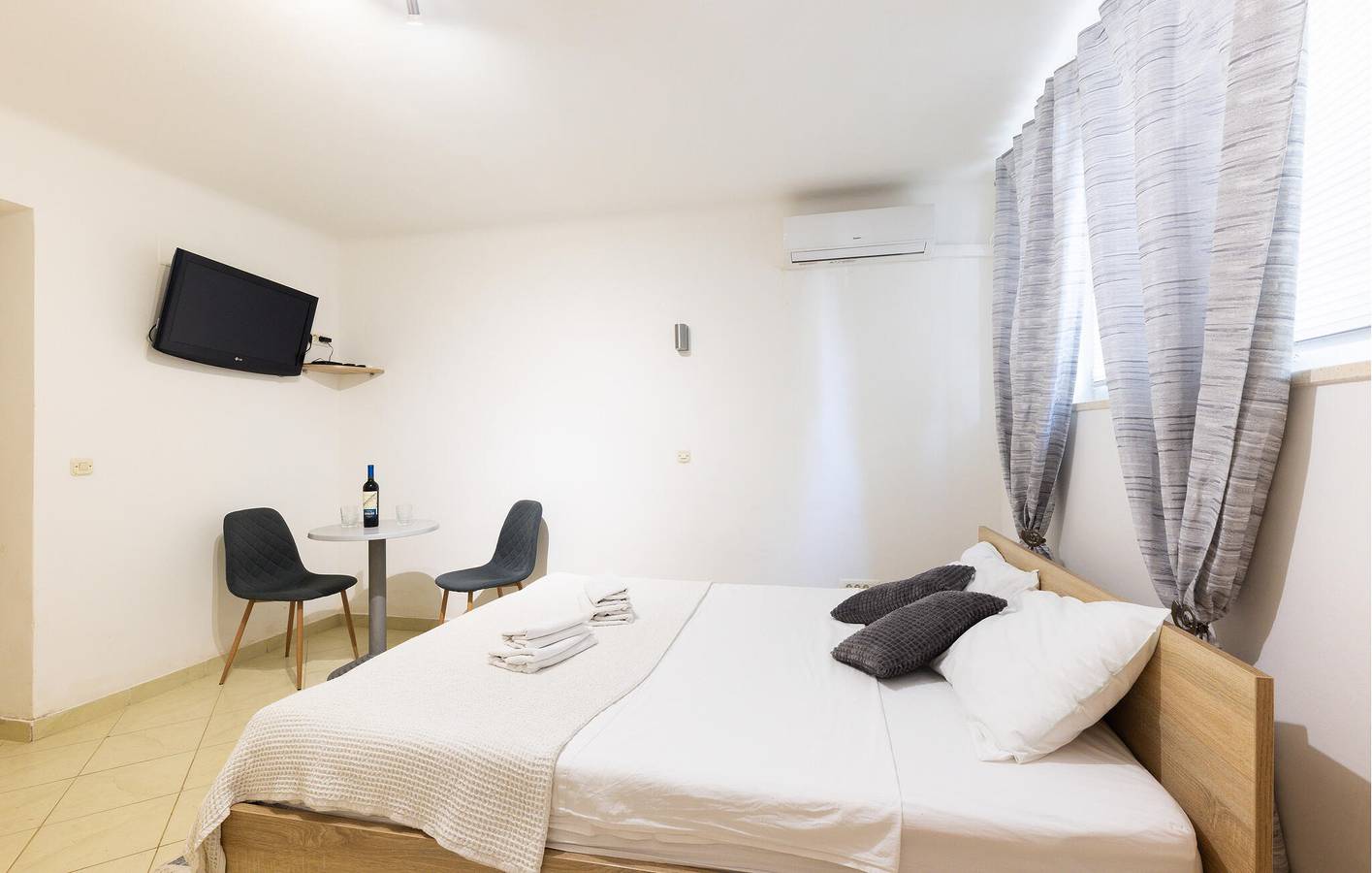 Appartamento intero, Accogliente, a 2 km dalla spiaggia: appartamento moderno con Wi-Fi e cucina in Spalato, Regione spalatino-dalmata