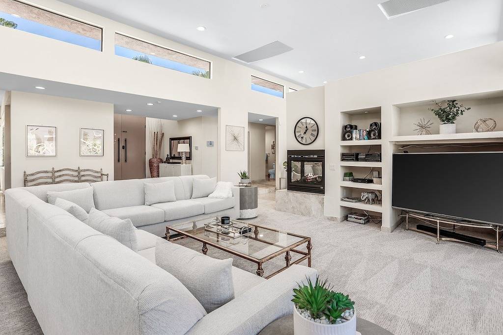 Fabulous, family-friendly home w/ private pool & spa, outdoor kitchen, wet bar in Rancho Mirage, Coachella Valley