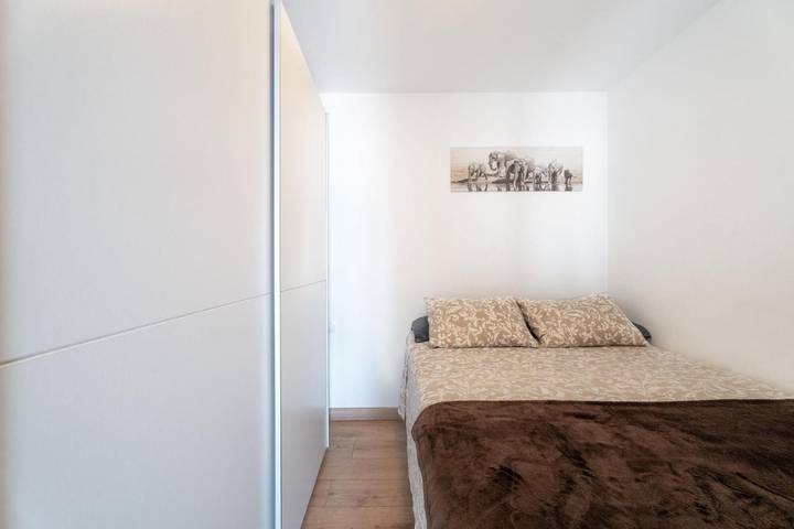 Apartamento entero, Apartamento vacacional 'Ático con barbacoa y terraza' con vistas al mar, terraza privada y Wi-Fi in Fañabé, Adeje