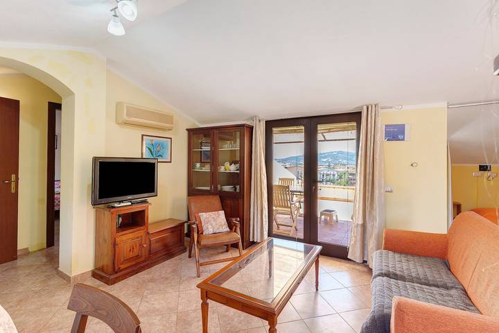 Appartamento intero, Appartamento 'Attico Bella Vista' con vista montagna, Wi-Fi e aria condizionata in Siniscola, Provincia di Nuoro