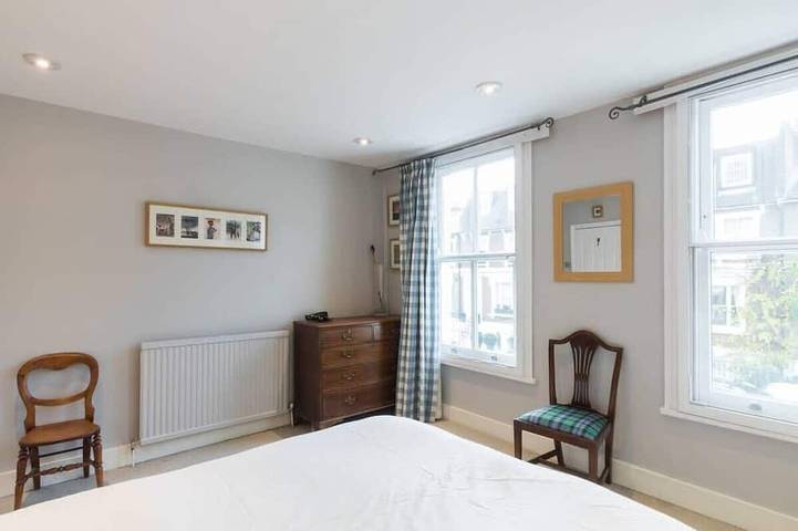 Fulham 4-Bed House & Garden, 5 Mins from Tube in Hammersmith e Fulham, Londra